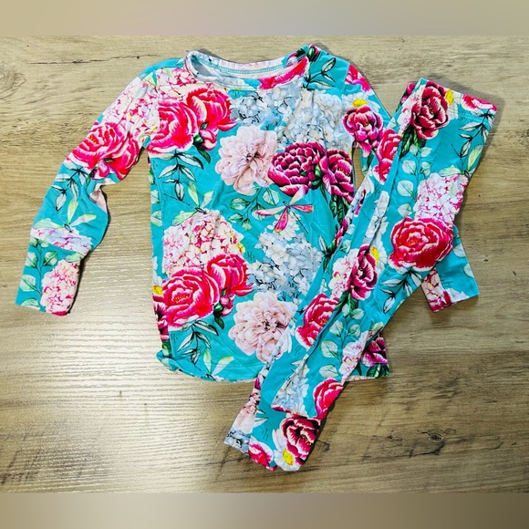 Posh Peanut Other - NWOT- Posh Peanut Pink and Blue Floral Pajama Set